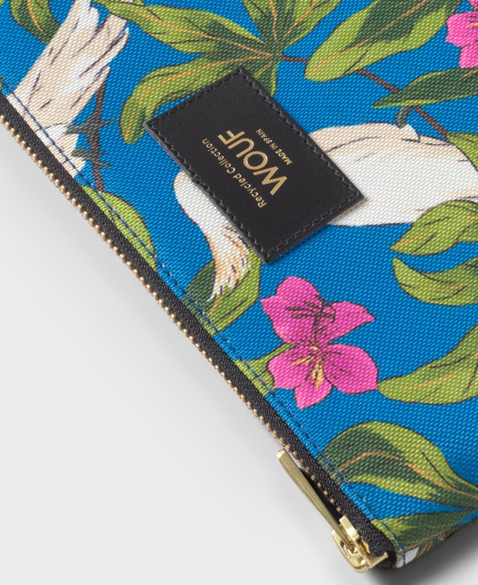 Gaia Pouch  - 2 details
