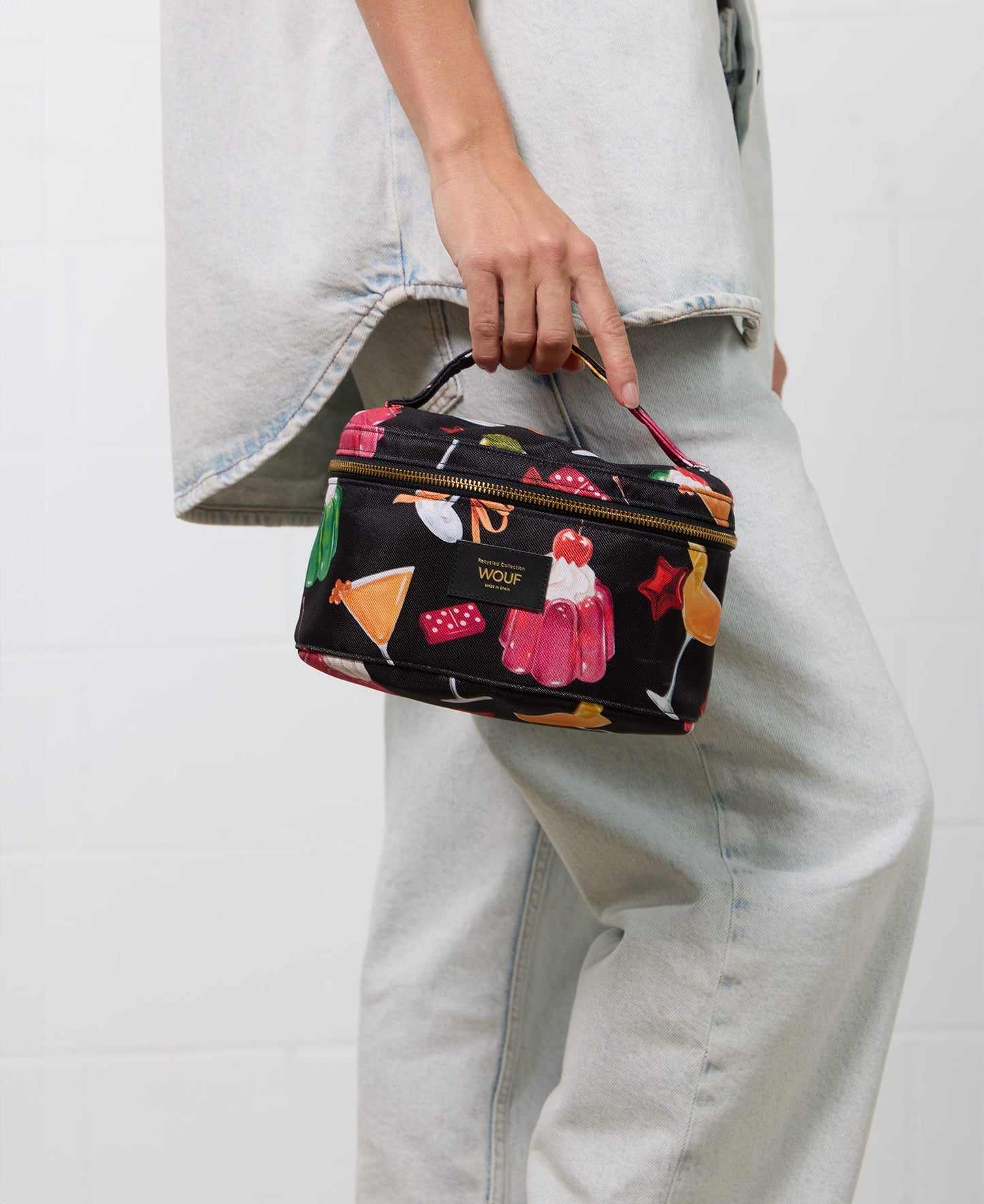 Cheers Vanity Bag - 2 details