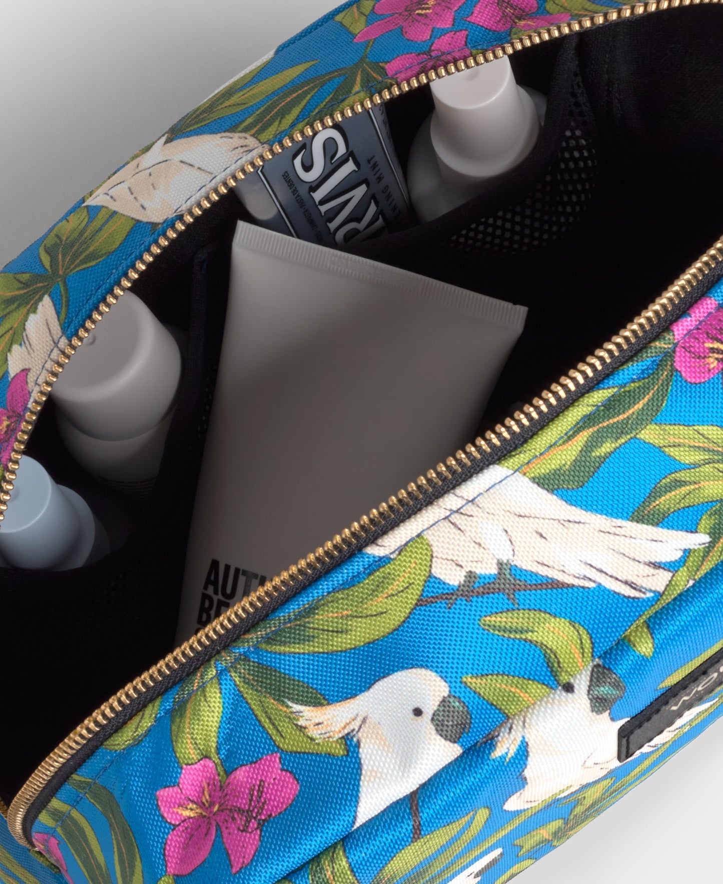 Sustainable Gaia Large Toiletry Bag - 4