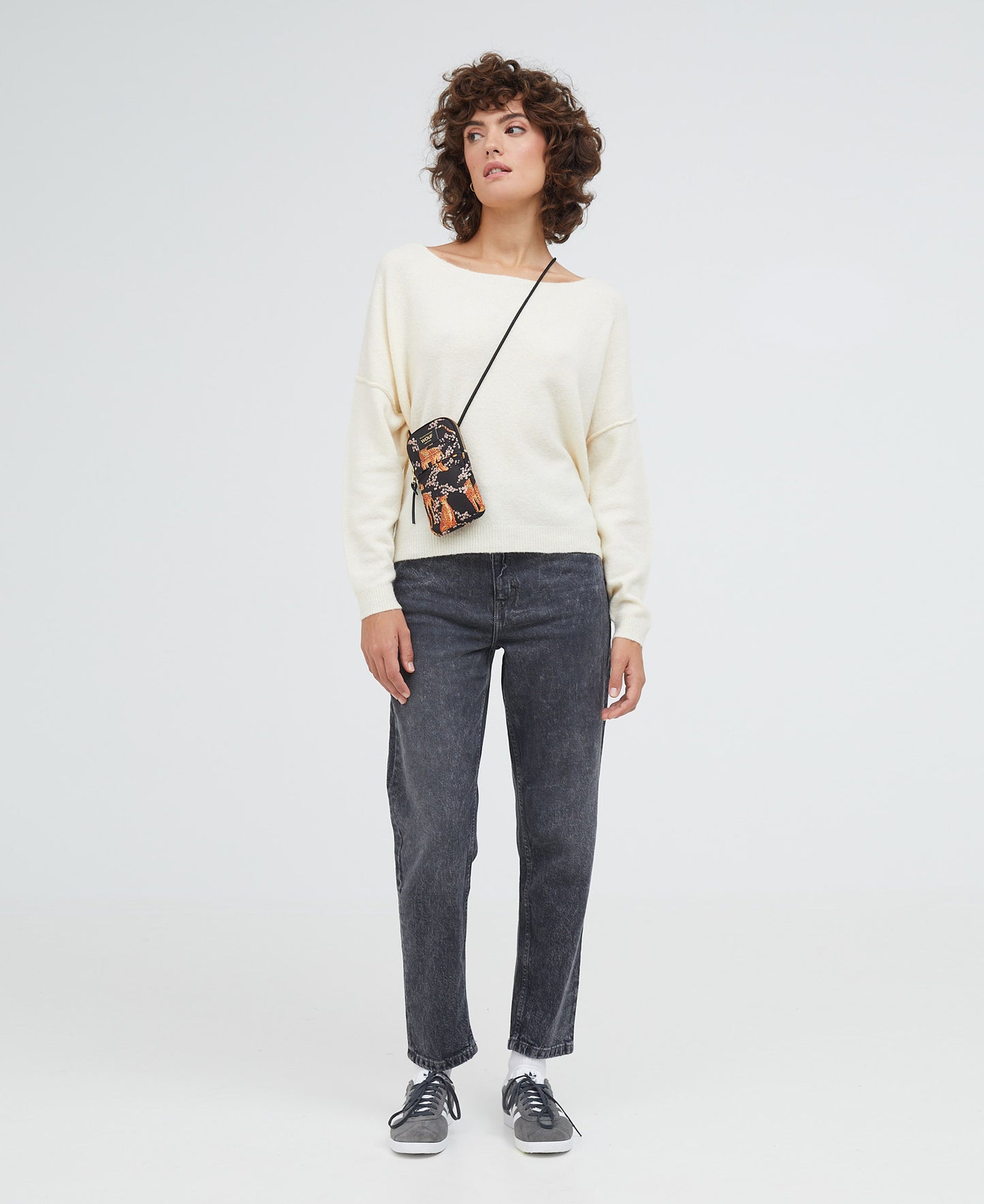 salome-crossbody-phone-bag-3