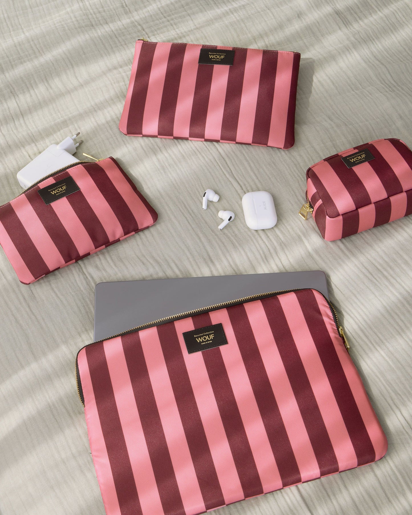 Lifestyle image of the Sophie 13-14 laptop sleeve with pink and burgundy striped print - Wouf