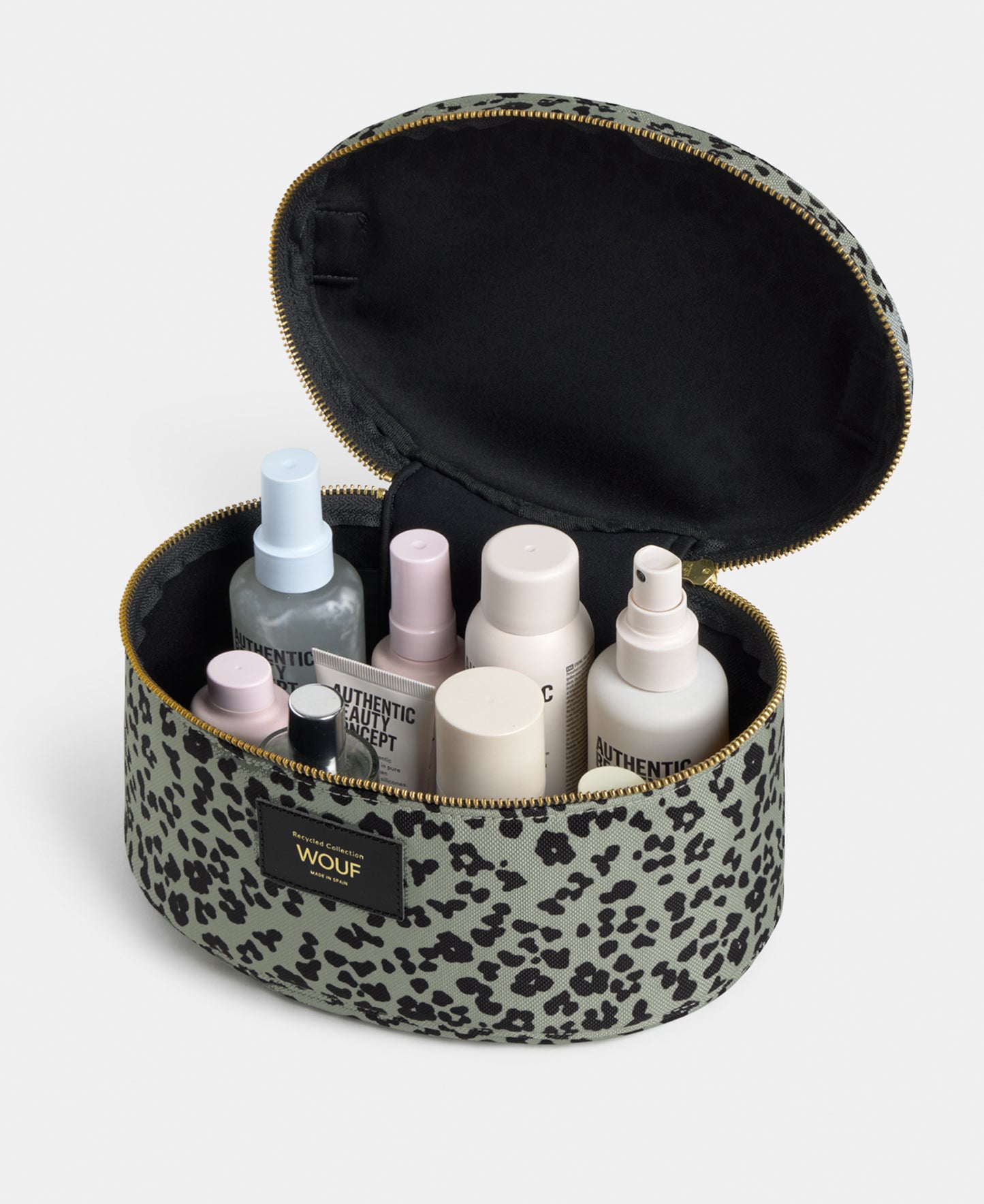 Interior detail of the Steel Roar vanity bag with grey and black animal print - Wouf