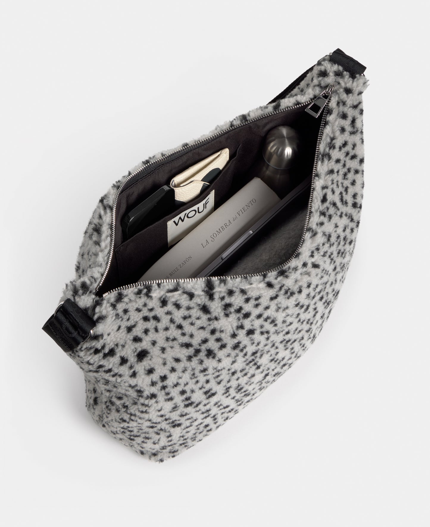 Interior of the hobo bag in teddy fabric with black micro print on a grey background - Wouf