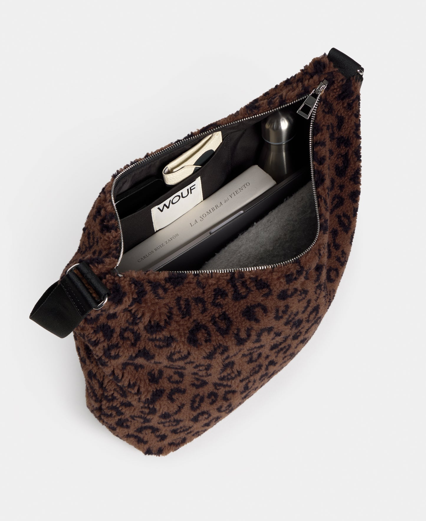 Interior of the hobo bag in teddy fabric with leopard print in brown and black tones - Wouf