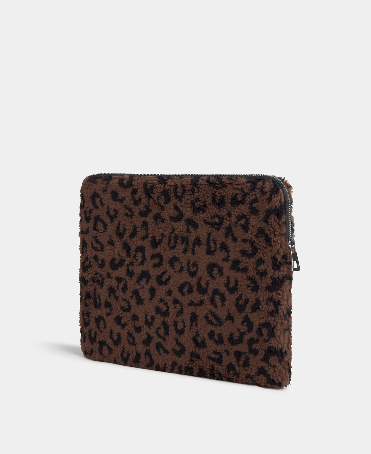 Back view of the laptop sleeve 13-14 in teddy fabric with leopard print in brown and black tones - Wouf