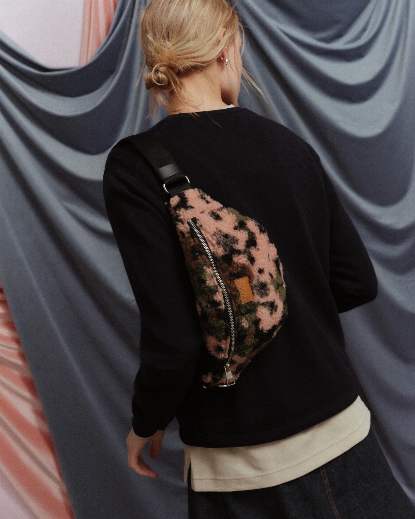 バッグ WARP AND WOOF Waist & Shoulder bag V°73 zip-fastening half-moon Shoulder Bag | Green | FARFETCH