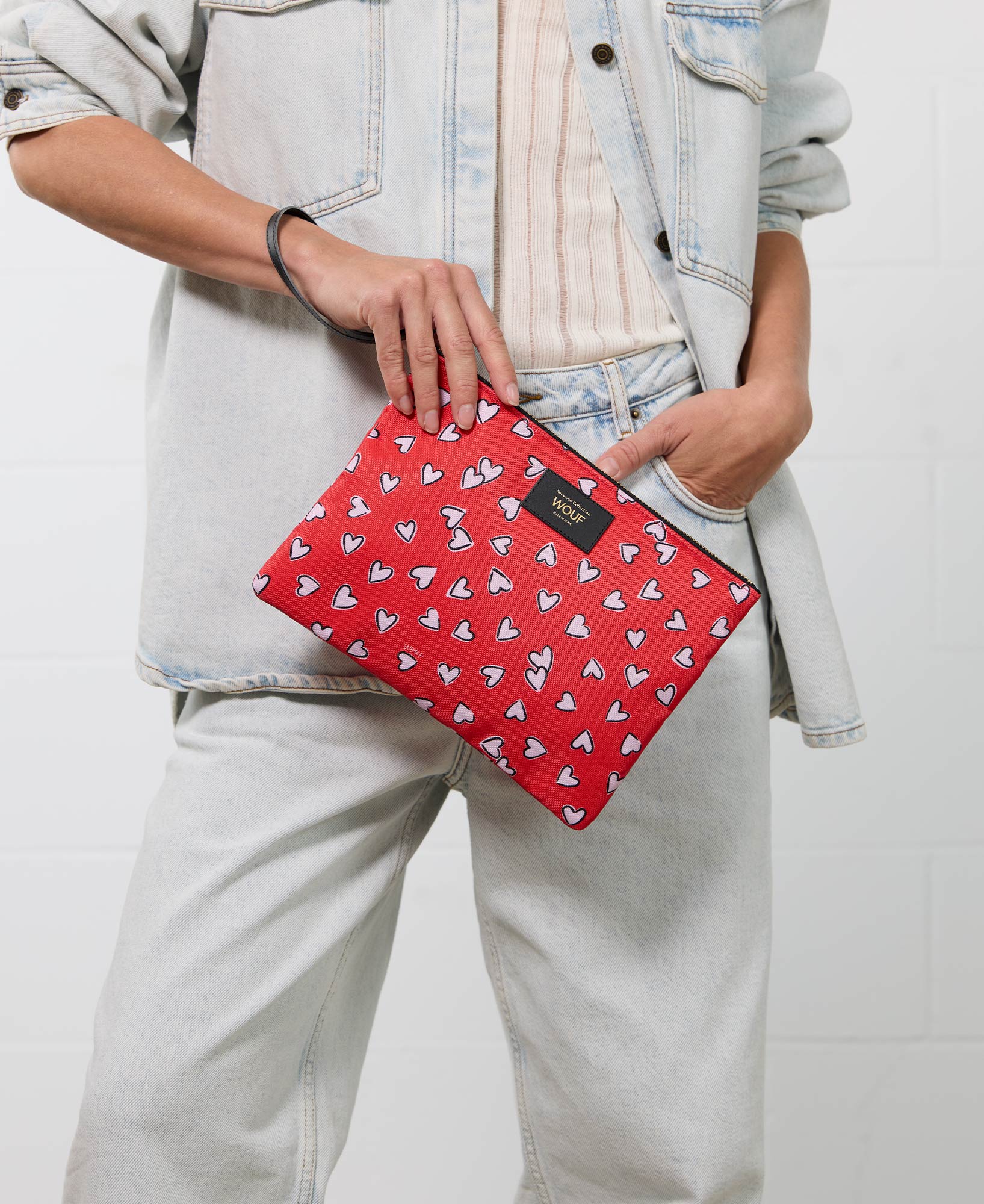 WOUF】化粧ポーチ Arctic Toiletry Bag マチ付きポーチ もこもこ ゼブラ柄 21 x 13.5 x 12 cm しまうま柄  女性向けギフト 筆記用具入れ 小物入れ 筆箱 化粧品 バッグインバッグ 旅行ポーチ リサイクル素材 TMB230040 あす楽 リトルレモネード