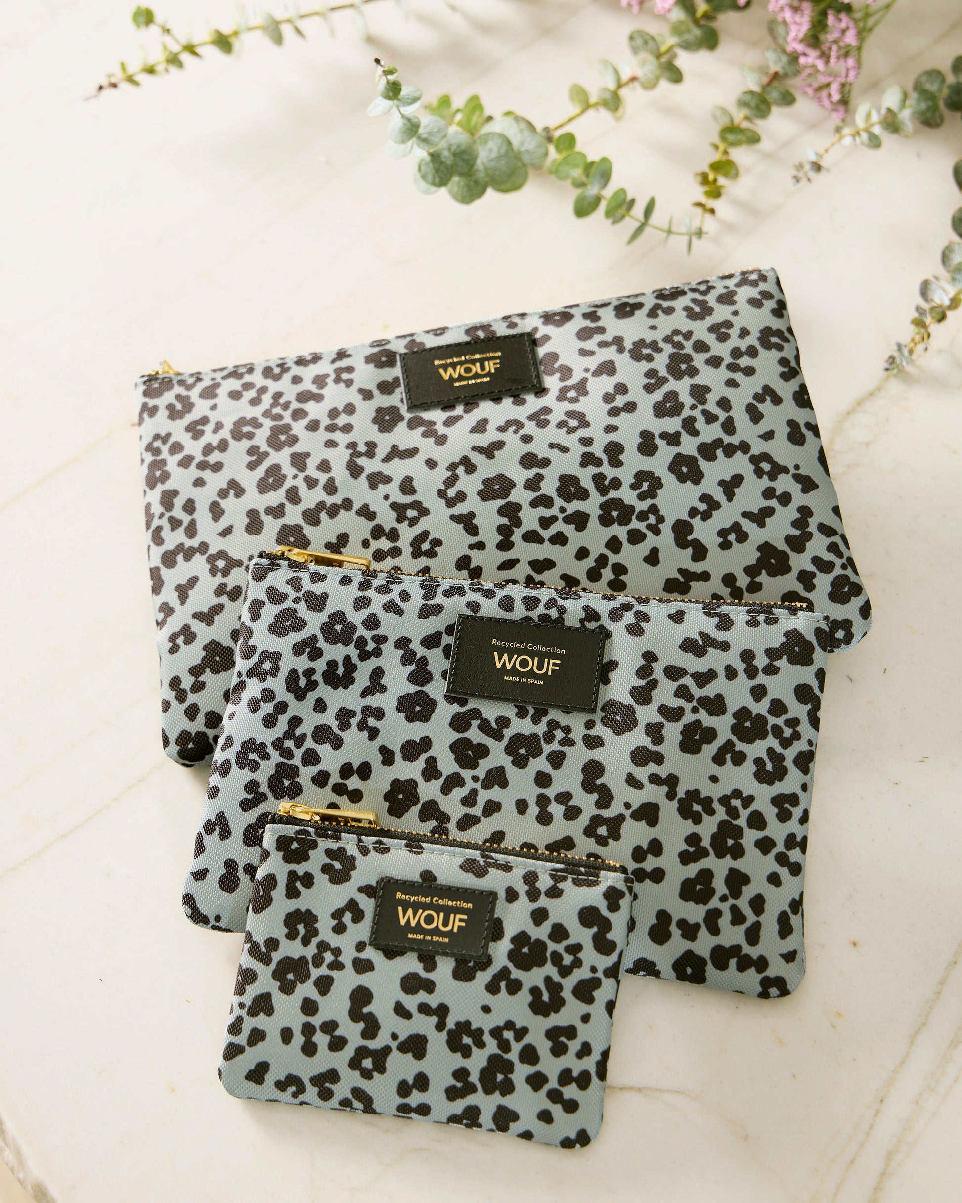 Image lifestyle de la pochette Steel Roar avec imprimé animal gris et noir - Wouf