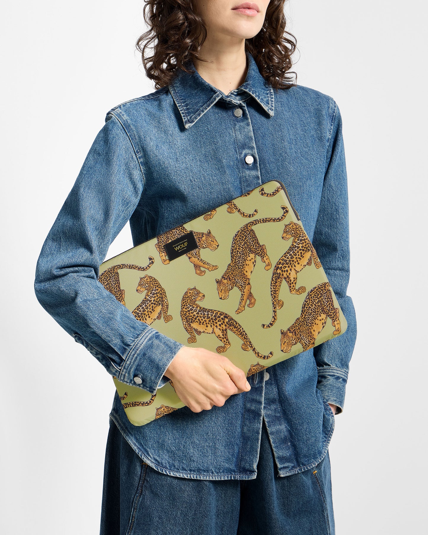 Modelo con funda para portátil de 13-14 pulgadas con estampado de leopardo verde y negro - Wouf
