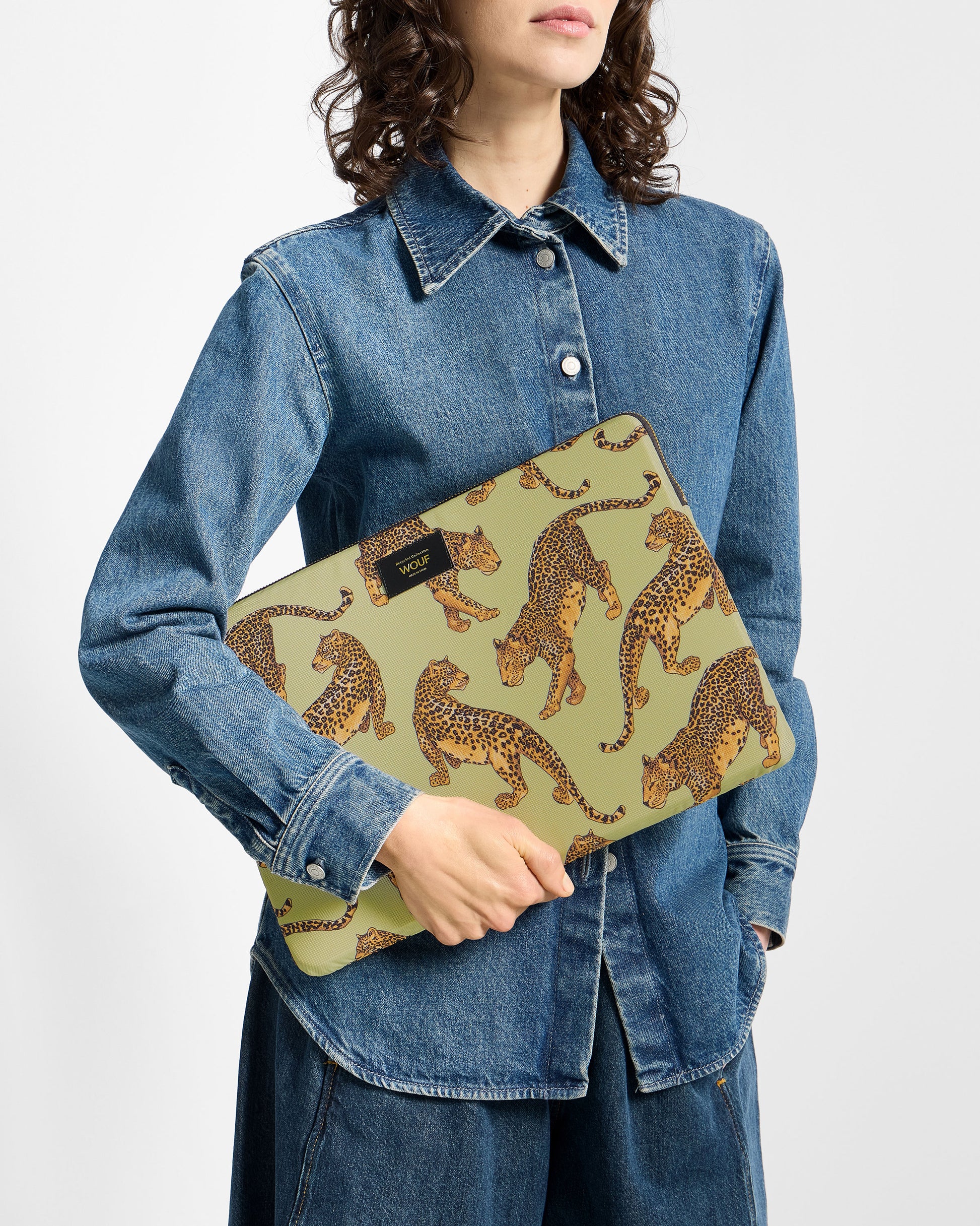 Modelo con funda para portátil de 13-14 pulgadas con estampado de leopardo verde y negro - Wouf