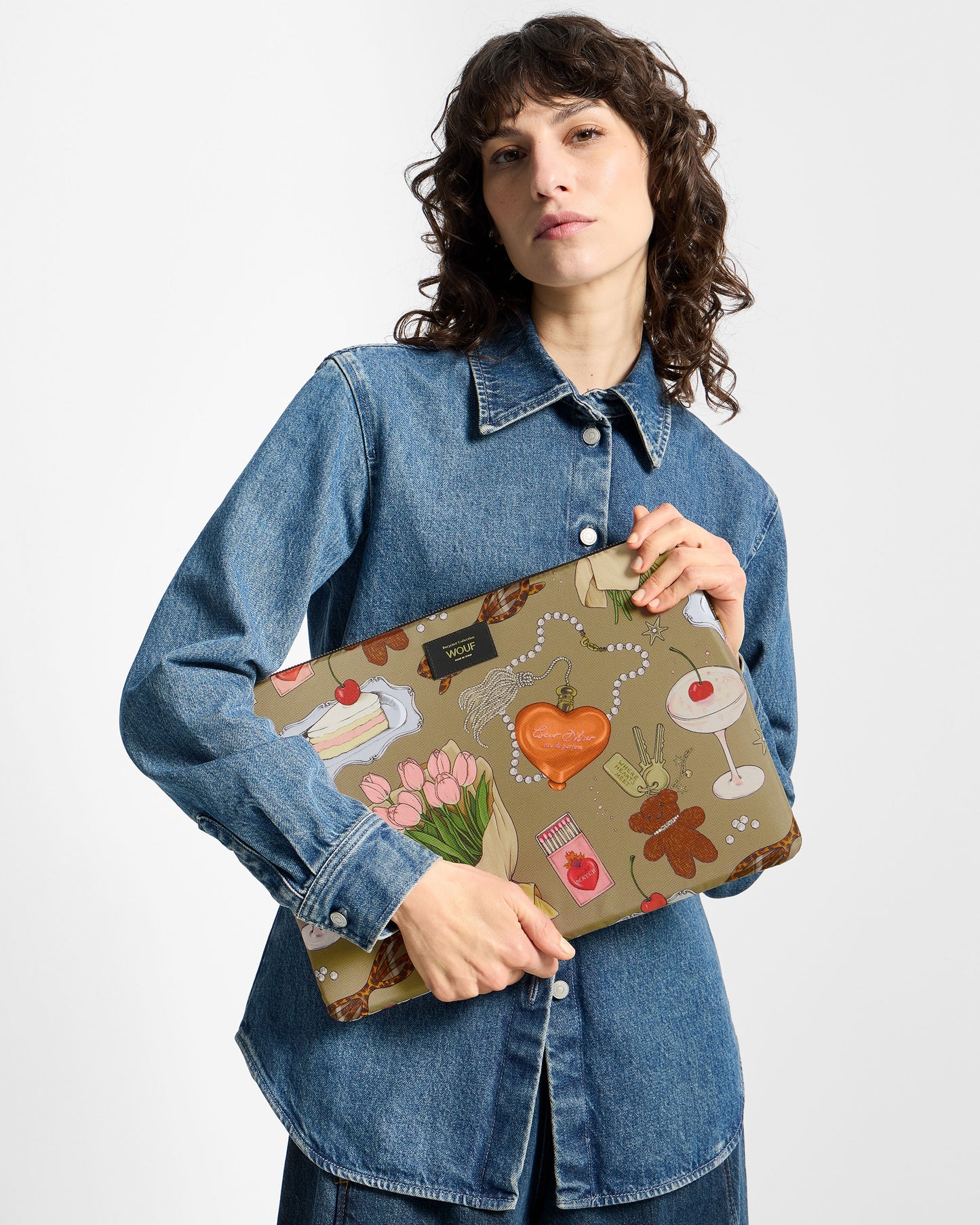 Model with 13-14-inch laptop sleeve with multicolour illustrated print on a khaki background - Wouf