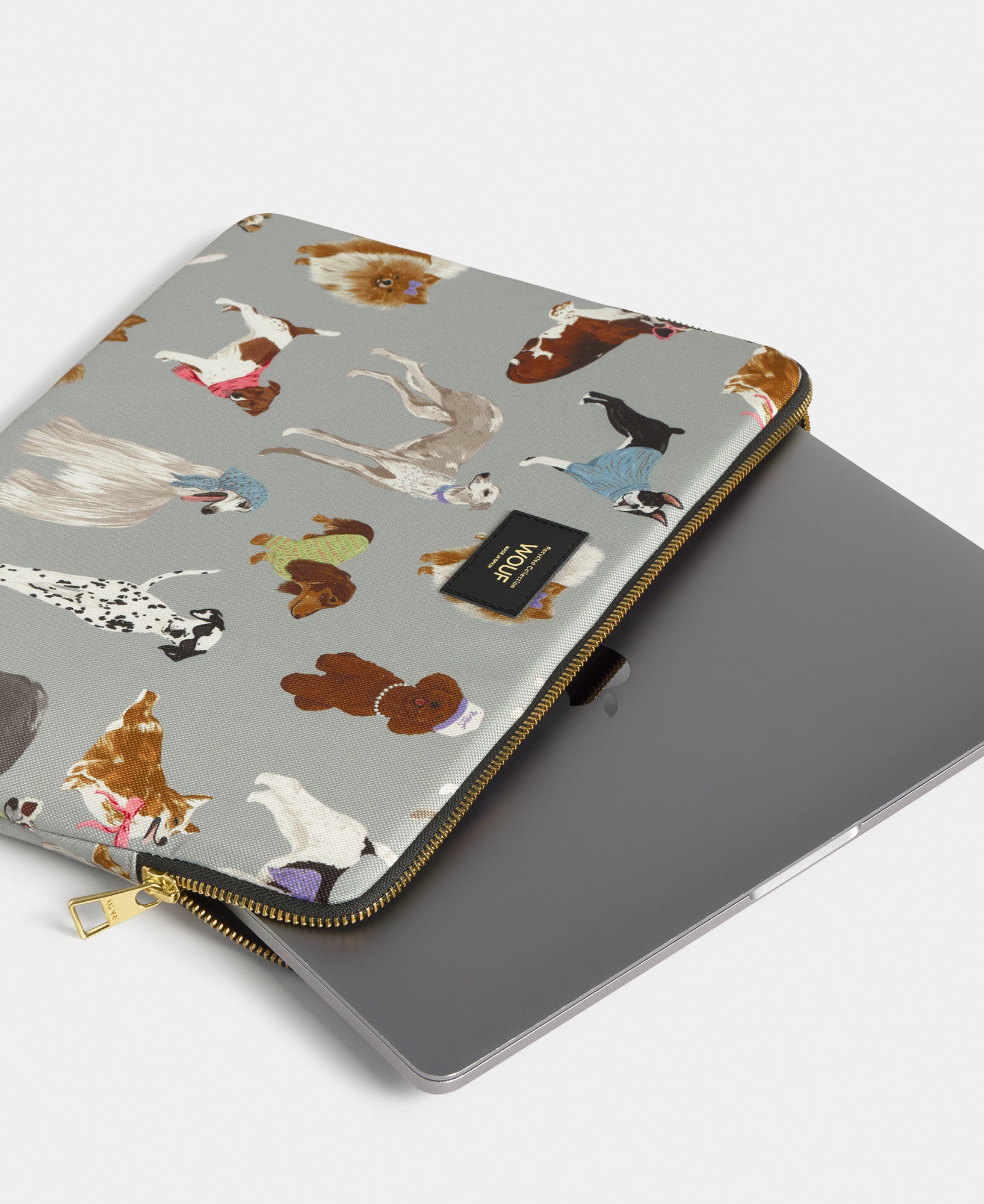 Detail of the Puppy 15-16 laptop sleeve with multicolour dog print on a grey background - Wouf