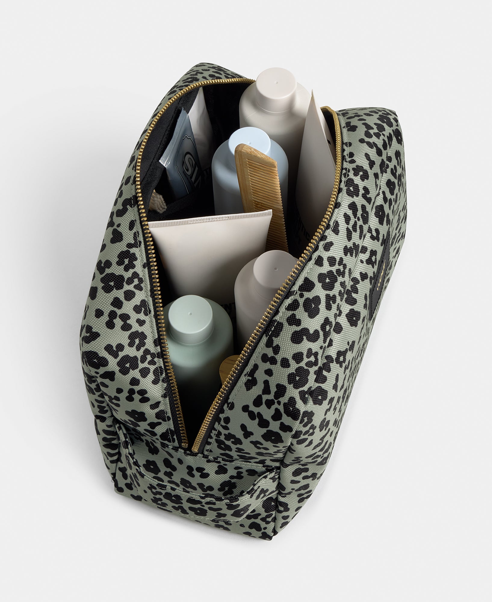 Interior detail of the Steel Roar large toiletry bag with grey and black animal print - Wouf