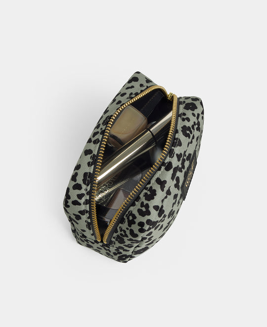 Détail intérieure de la trousse de maquillage Steel Roar à imprimé animal gris et noir - Wouf
