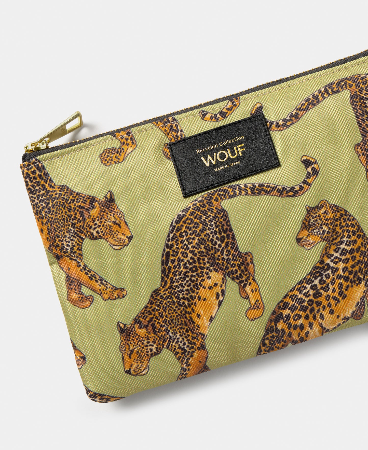 Detail of the Avo Leopard pouch with green and black leopard print - Wouf