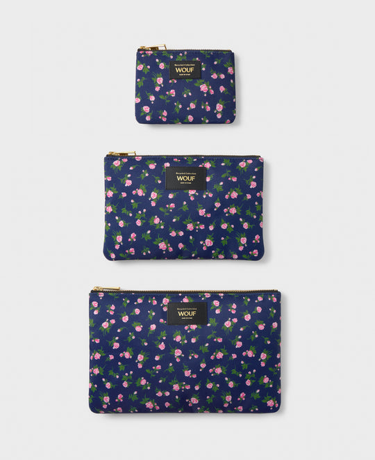 Composition de pochettes Edith à imprimé floral rose et vert sur fond bleu marine - Wouf