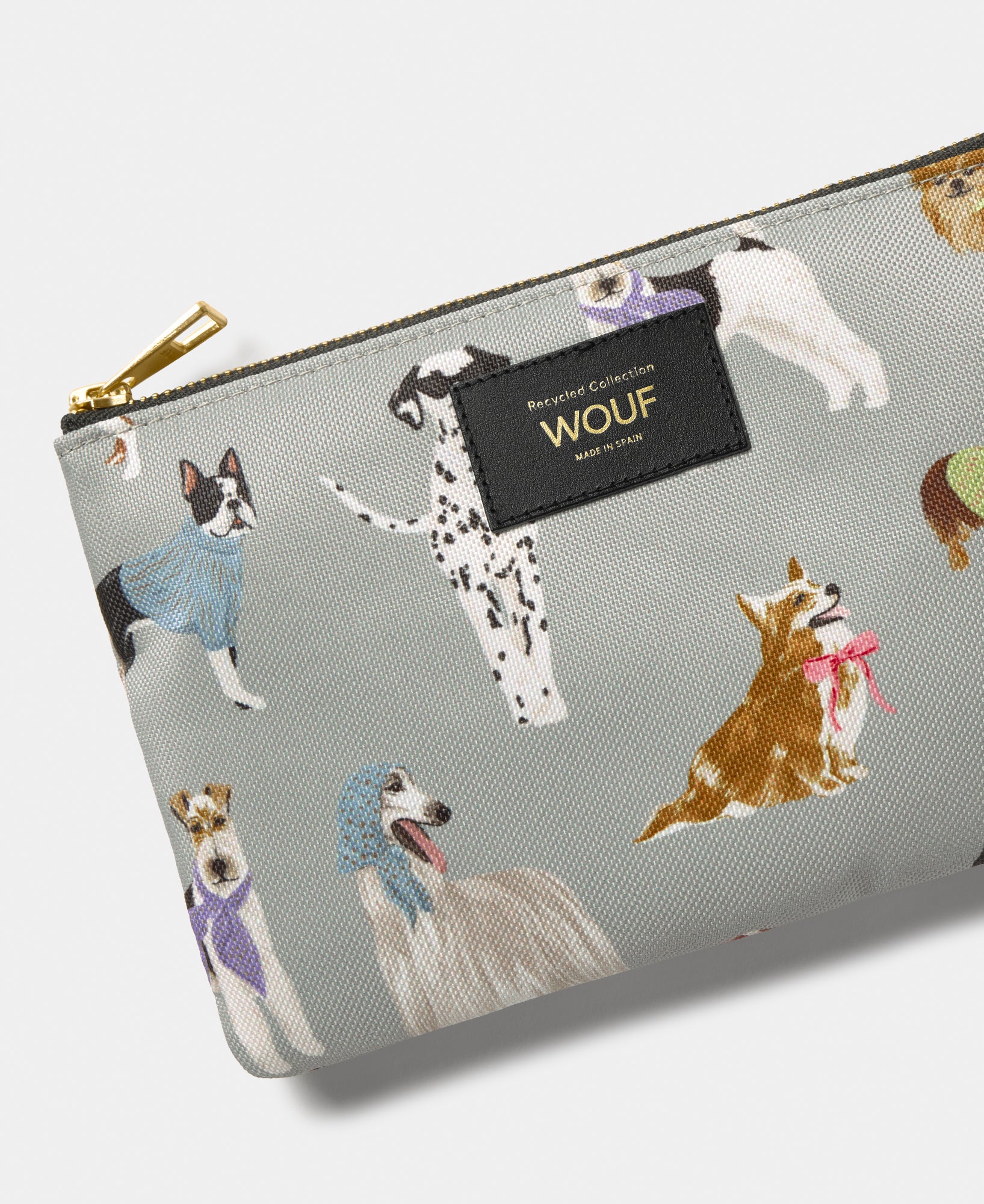 Detail of the Puppy pouch with multicolour dog print on a grey background - Wouf