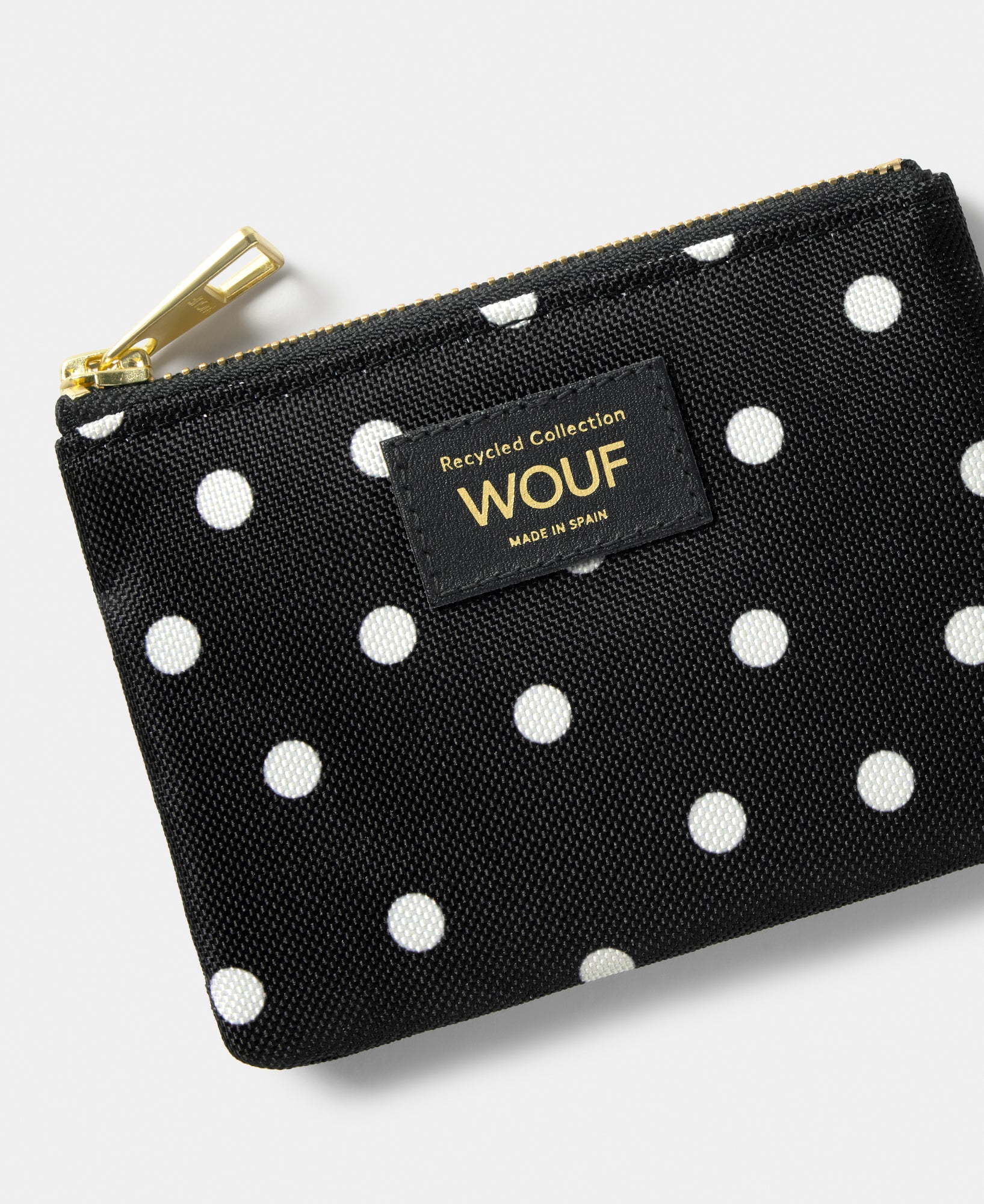 Detail of the Grace small pouch with white polka dot print on a black background - Wouf