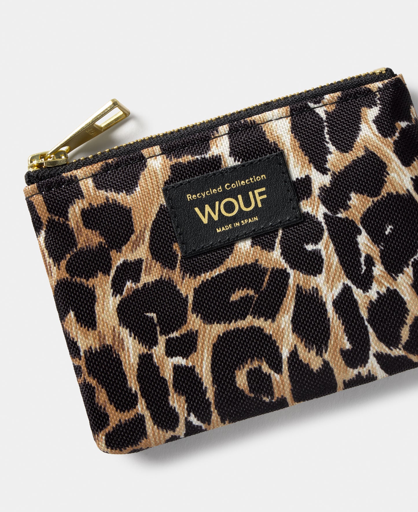 Detail of the Icon small pouch with black and brown leopard print - Wouf