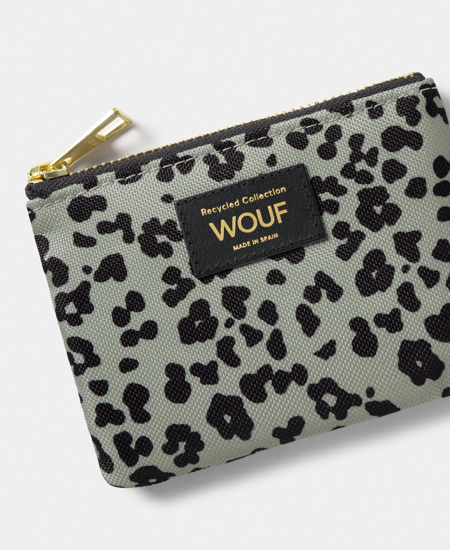 Detail of the Steel Roar small pouch with grey and black animal print - Wouf