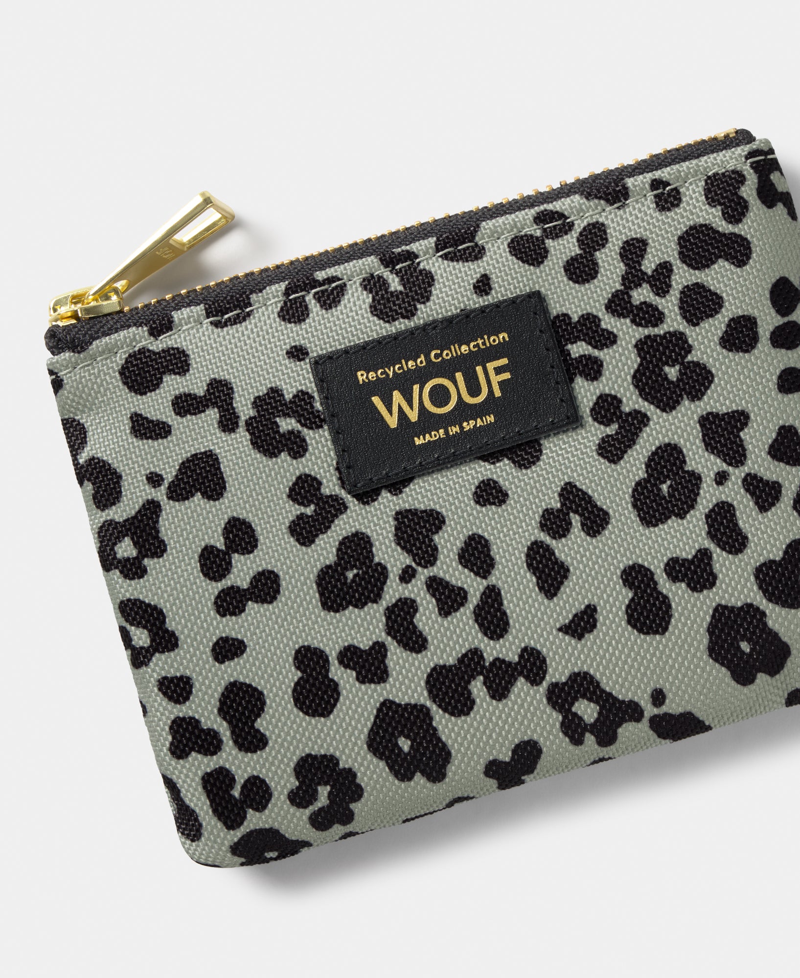 Detail of the Steel Roar small pouch with grey and black animal print - Wouf