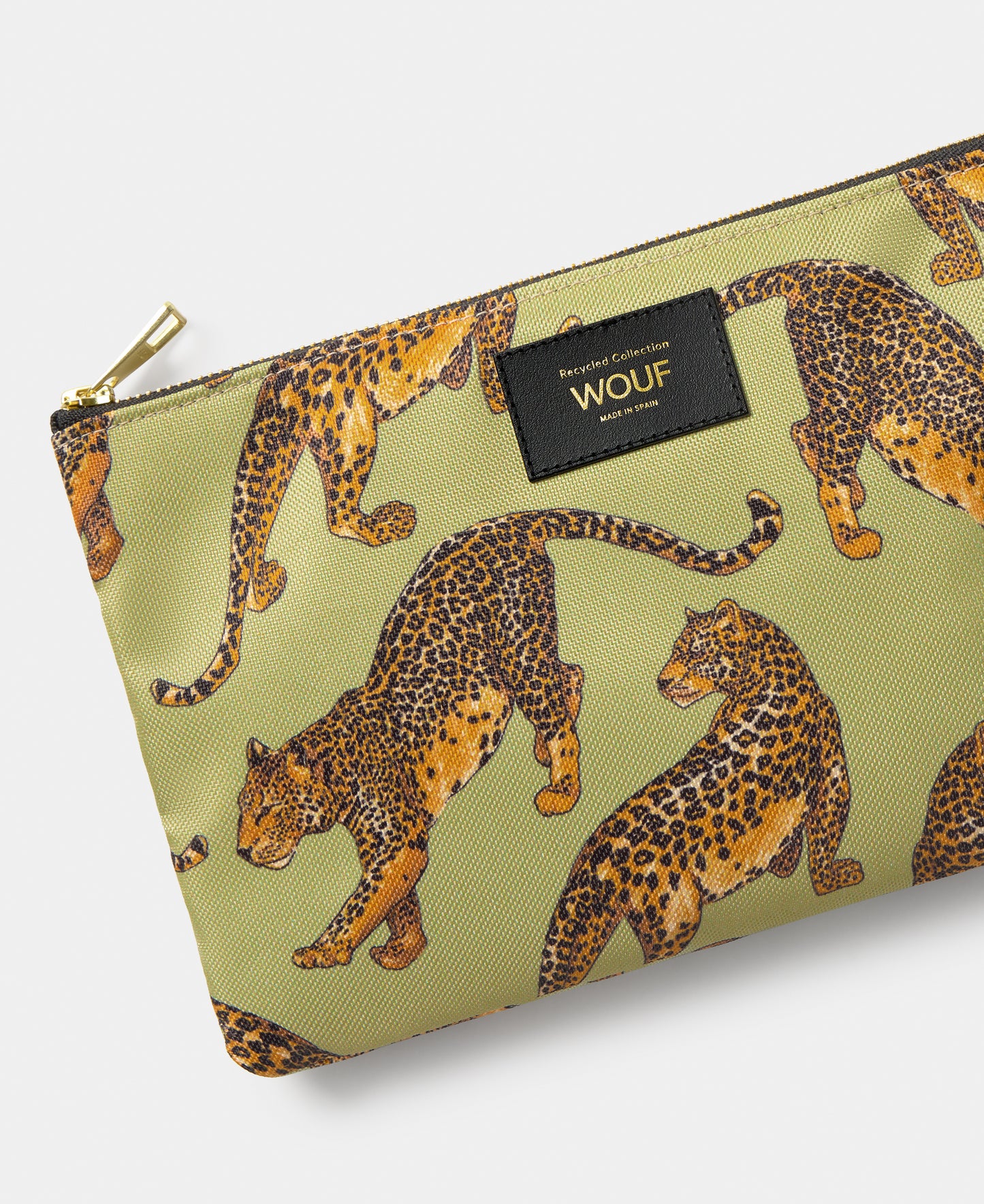 Detail of the Avo Leopard XL pouch with green and black leopard print - Wouf
