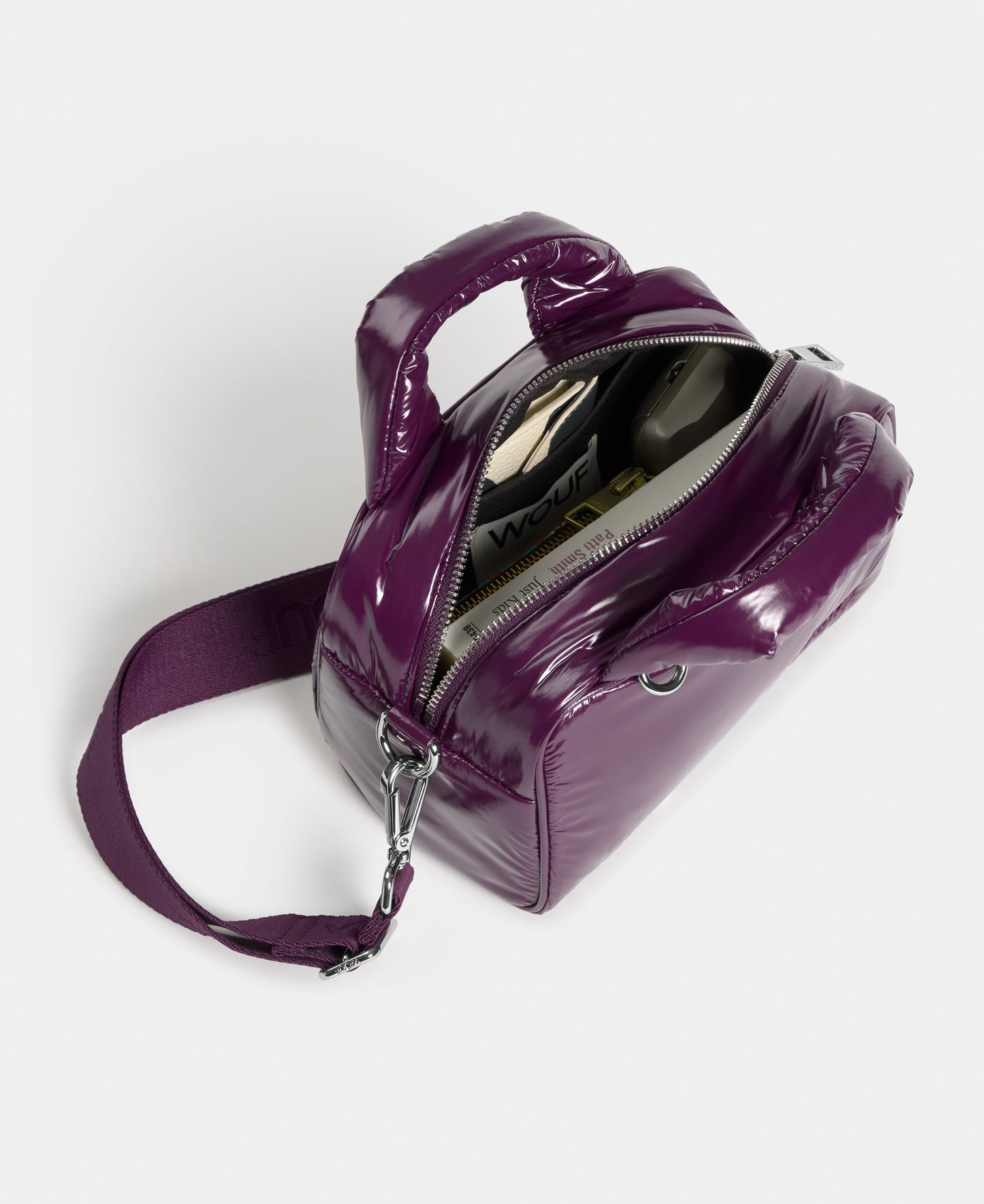 Interior of the bowling bag plum colour with a shiny finish - Wouf