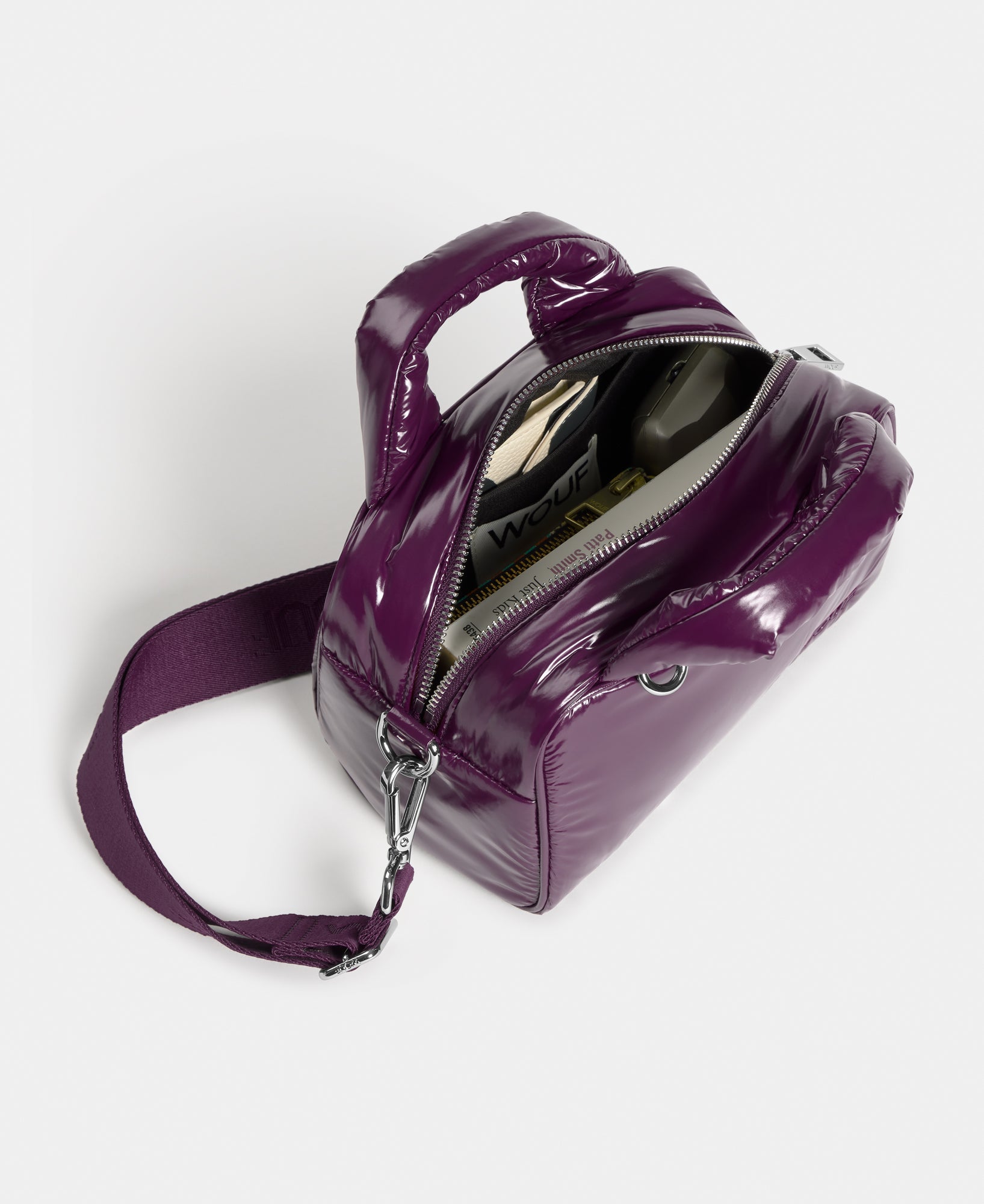 Interior of the bowling bag plum colour with a shiny finish - Wouf