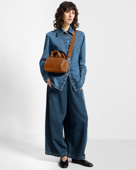 Model with bowling Bag toasted brown colour with a shiny finish - Wouf