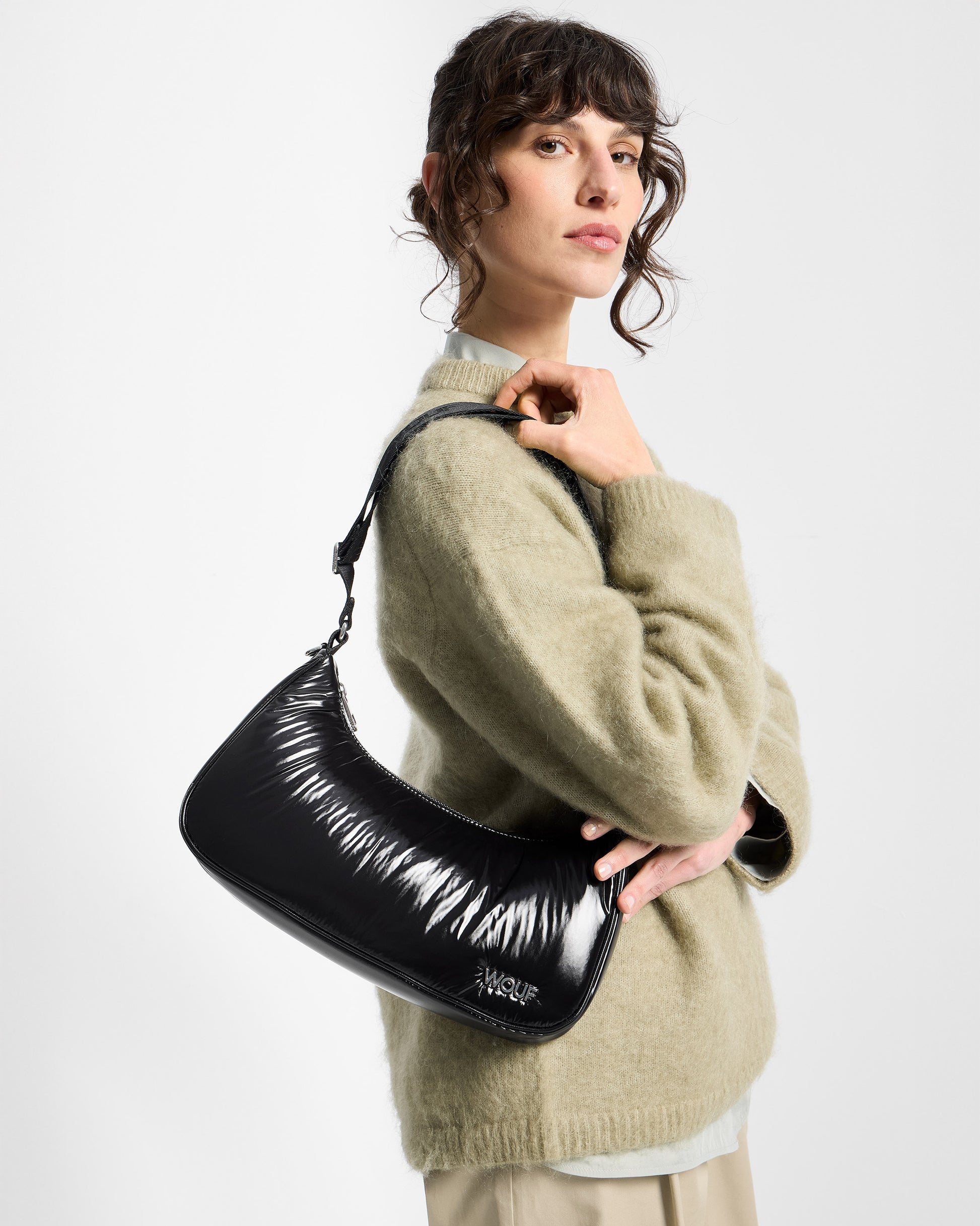 Detail of model with crossbody Bag black colour with a shiny finish - Wouf
