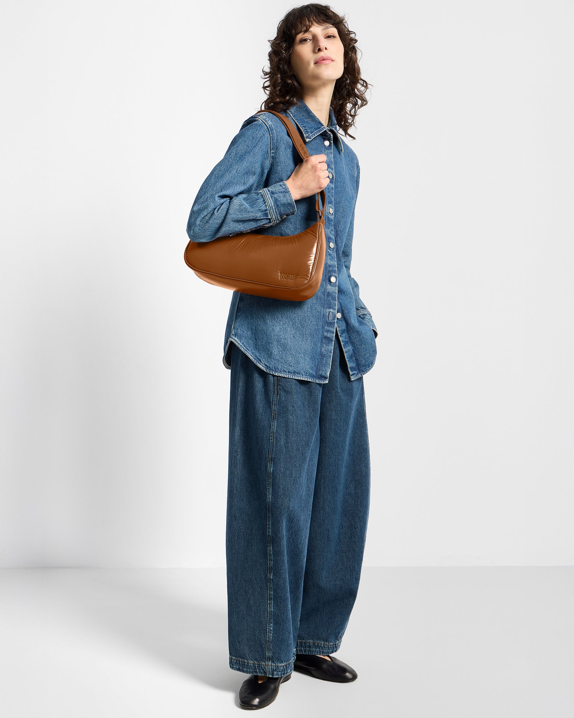 Mannequin avec crossbody Bag coloris brun chaud avec finition brillante - Wouf