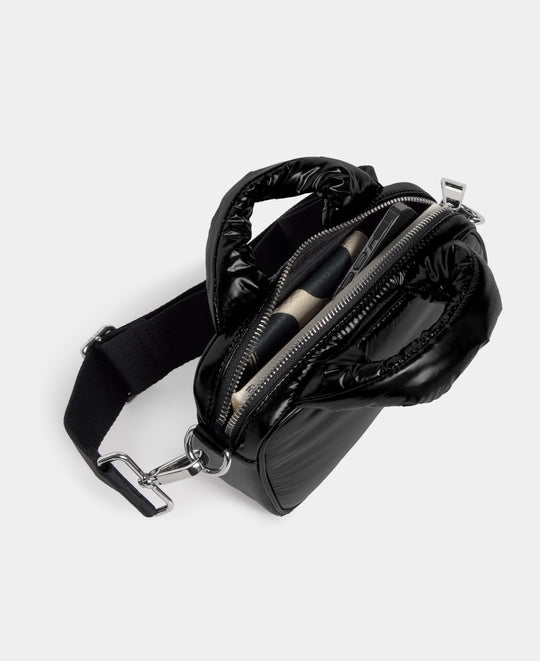 Interior del mini bag color negro con acabado brillante - Wouf