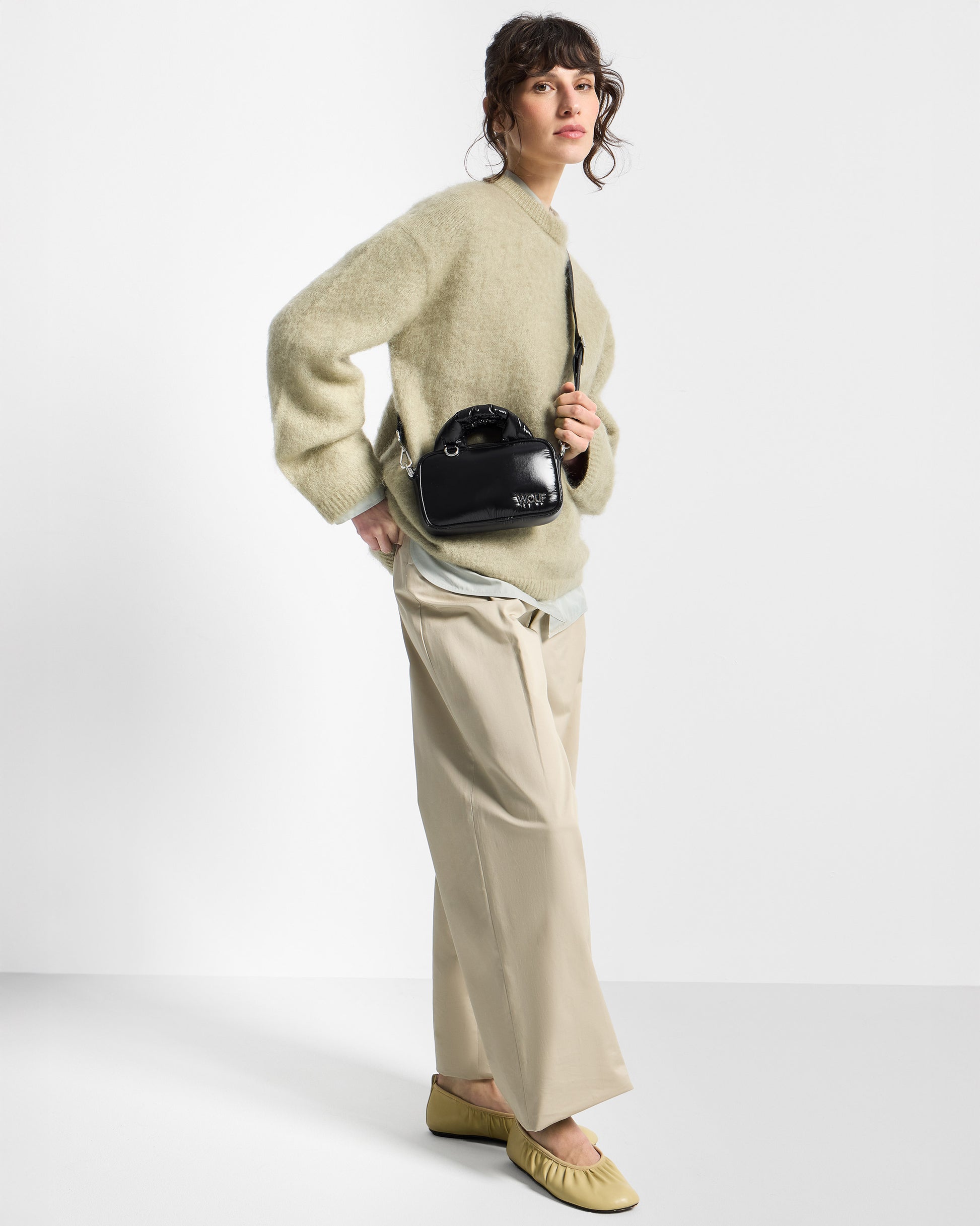 Model with mini Bag black colour with a shiny finish - Wouf
