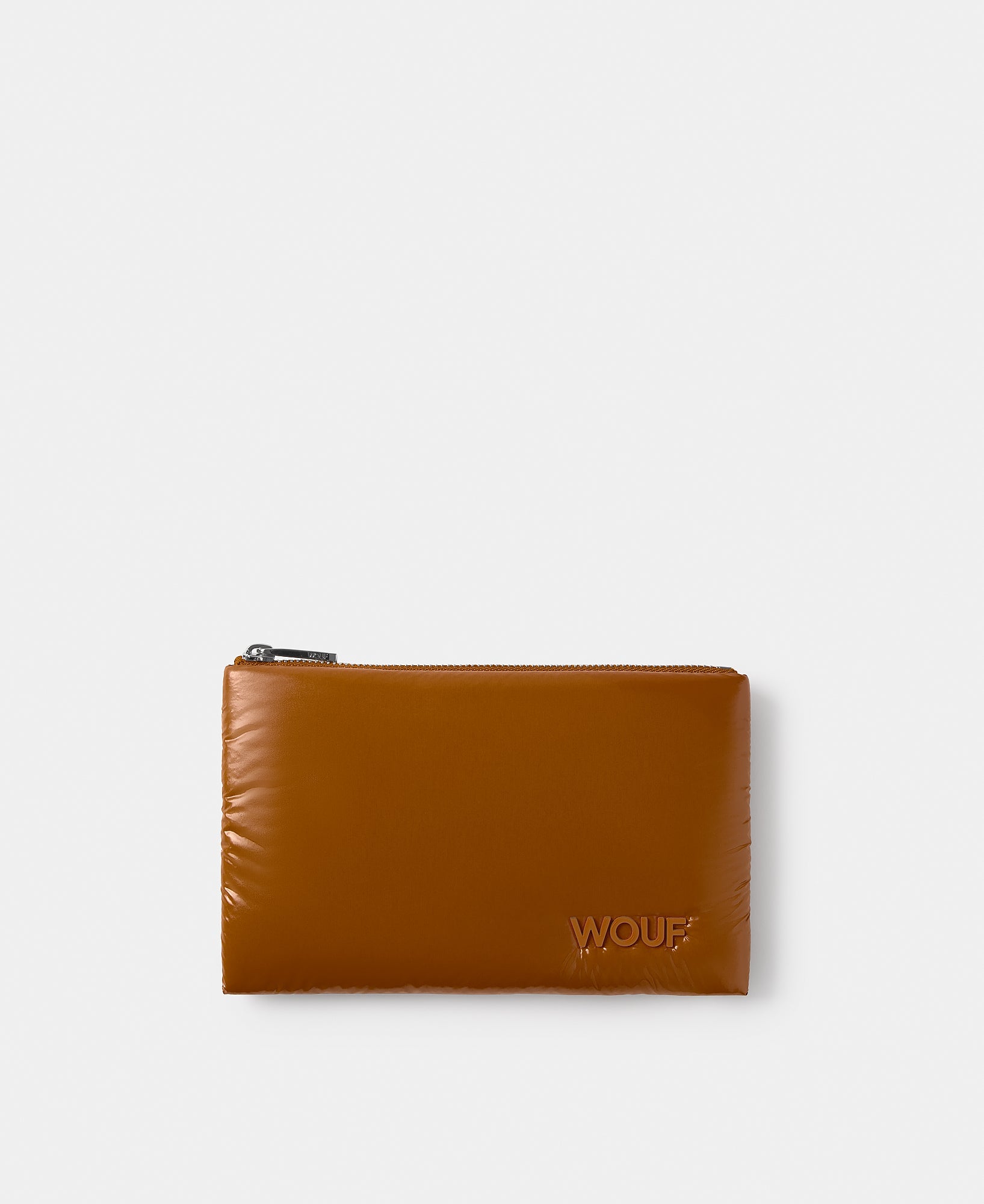 Pouch color marrón tostado con acabado brillante - Wouf