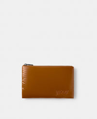 Pouch color marrón tostado con acabado brillante - Wouf