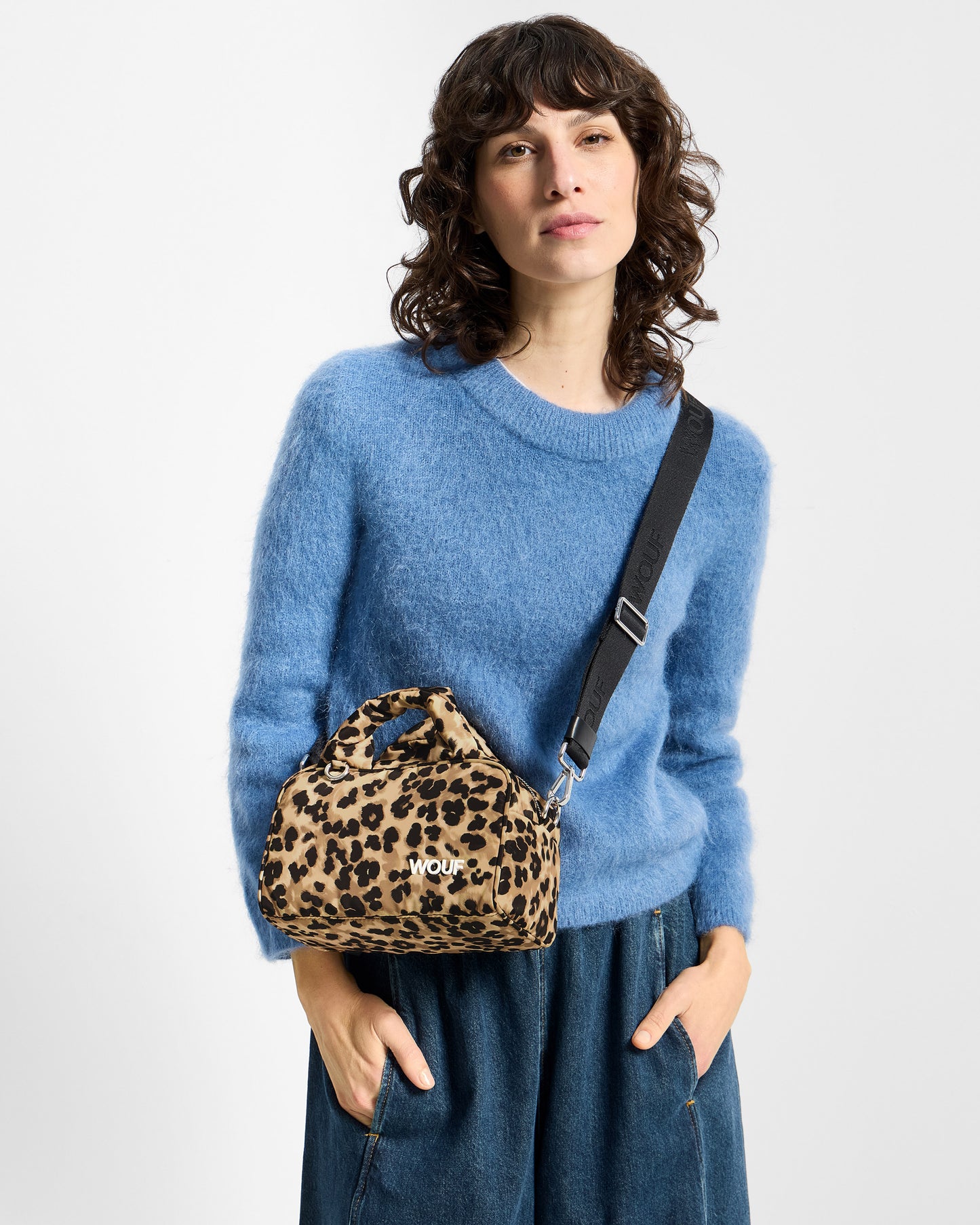 Model with bowling bag with animal print in brown and black tones - Wouf
