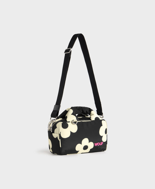 Vista lateral del bolso bowling con estampado floral blanco sobre fondo negro - Wouf