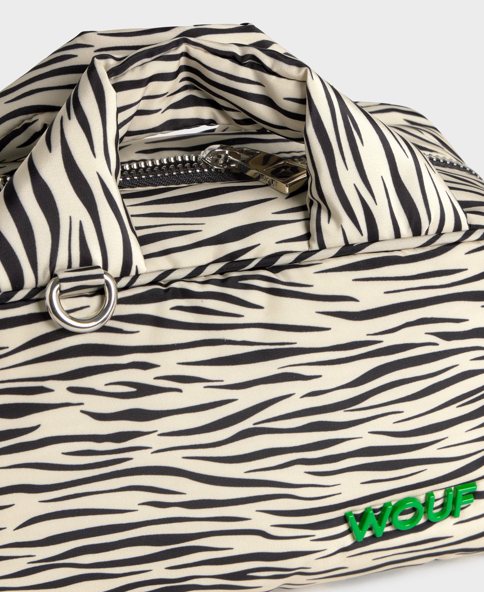 Detail of the bowling bag with zebra print in beige and black tones - Wouf