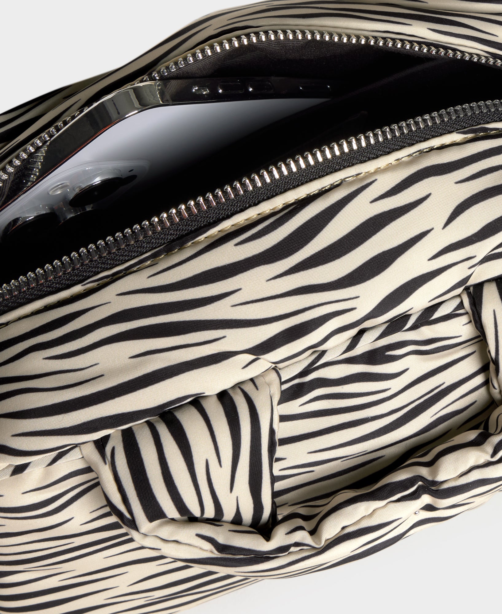 Interior of the bowling bag with zebra print in beige and black tones - Wouf