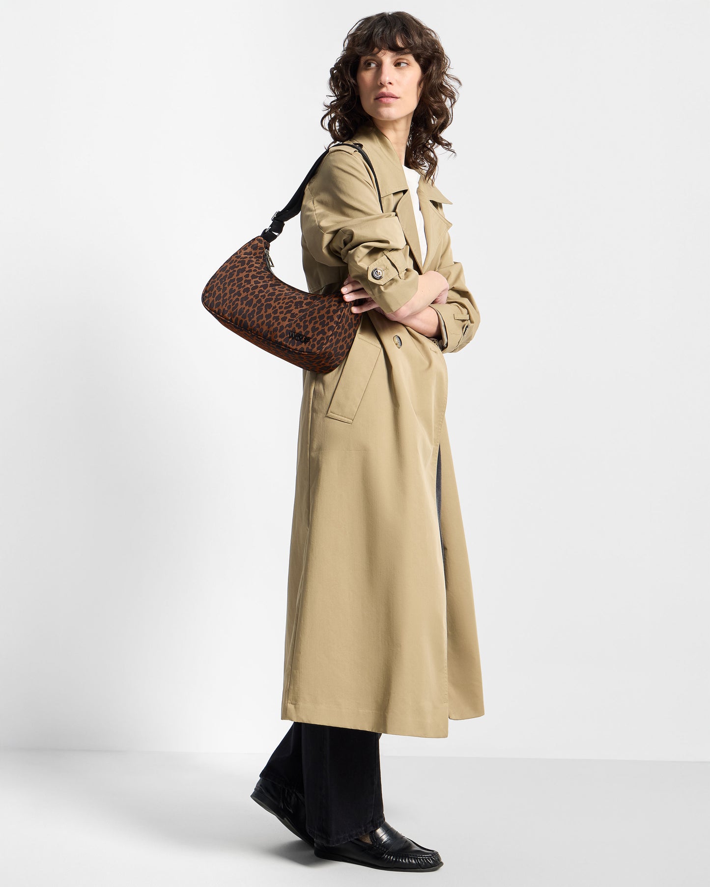 Mannequin avec sac bandoulière à imprimé animal dans des tons marron et noir - Wouf