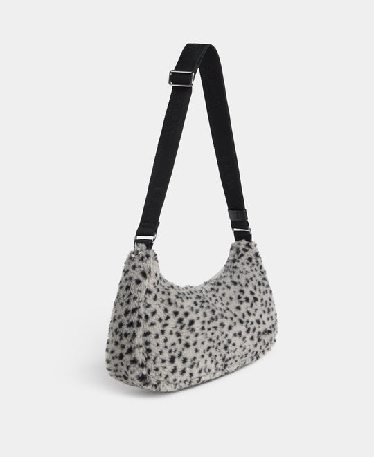 Vue latérale du sac bandoulière en tissu teddy à micro imprimé noir sur fond gris - Wouf