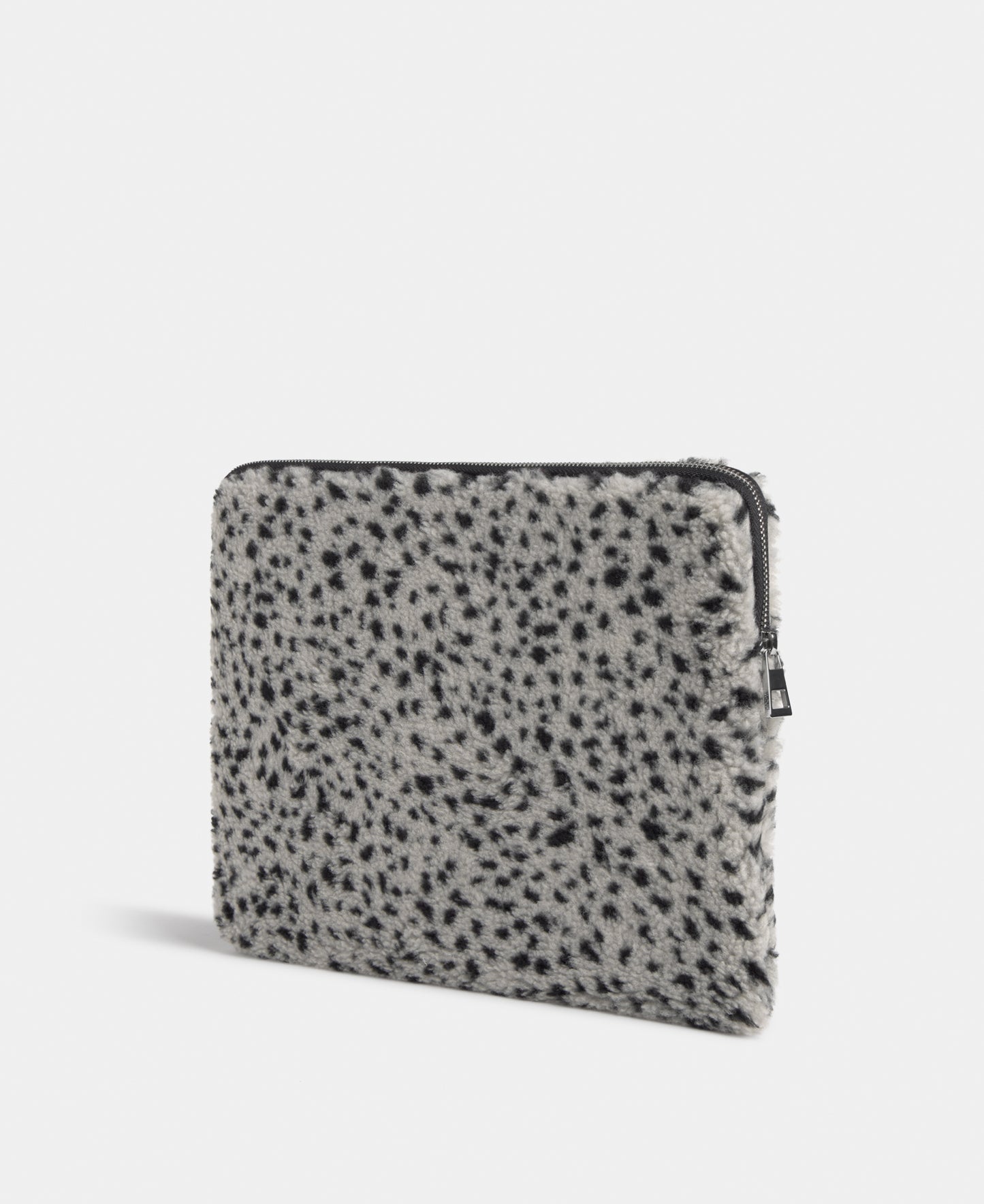 Vista trasera de la funda para portátil 13-14 de tejido teddy con micro estampado negro sobre fondo gris - Wouf