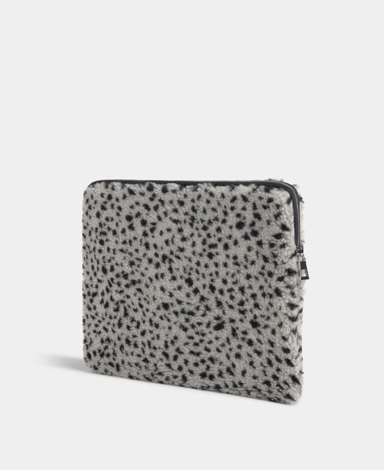 Vista trasera de la funda para portátil 13-14 de tejido teddy con micro estampado negro sobre fondo gris - Wouf